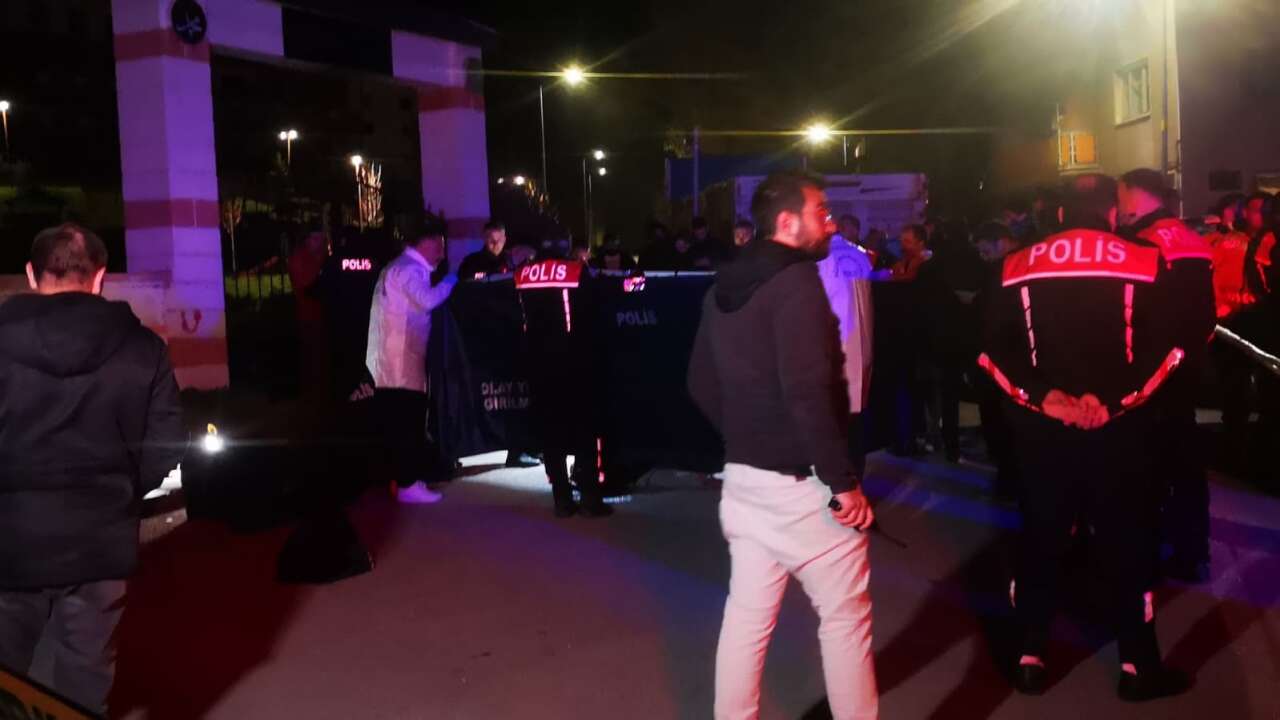 2 çocuk babası adam, cami önünde başından vurulmuş halde ölü bulundu 7